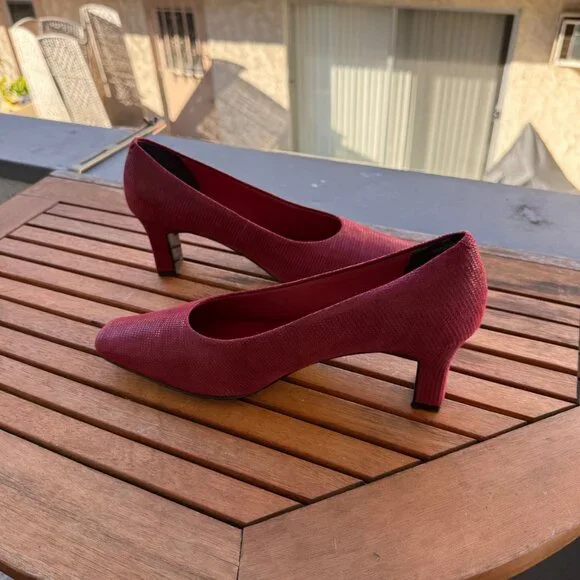 Nordstrom Red Textured Square Toe Heels NWOB Size 9W - Picture 4 of 7